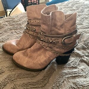 Embellished buckle boots size 6